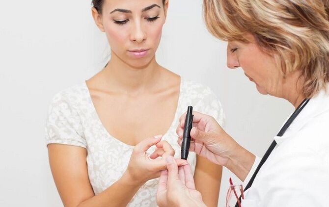 Preden zdravnik predpiše inzulin, opravi krvni test sladkorja